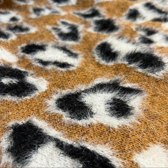 River Island Leopard Animal Print Fuzzy Knit Cropped Mock Neck Jumper Sweater - Picture 3 of 9